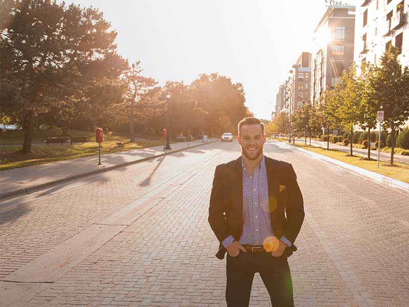 Alumni Ben Peterson ministers to veterans|Alumni Ben Peterson carries stories of veterans