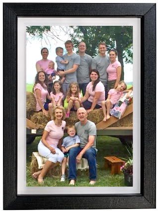 Picture of Thomas Solhjem and his family