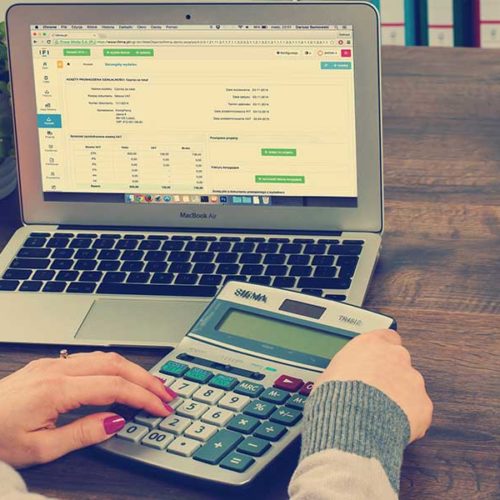 Figuring out how to afford college? Read through these simple ideas for helping you afford your education.